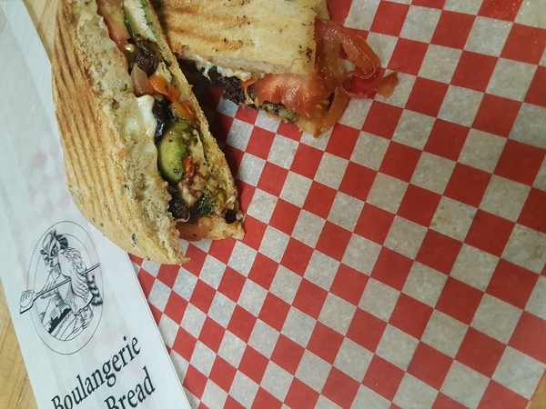 Panini méditerranéen végétarien
