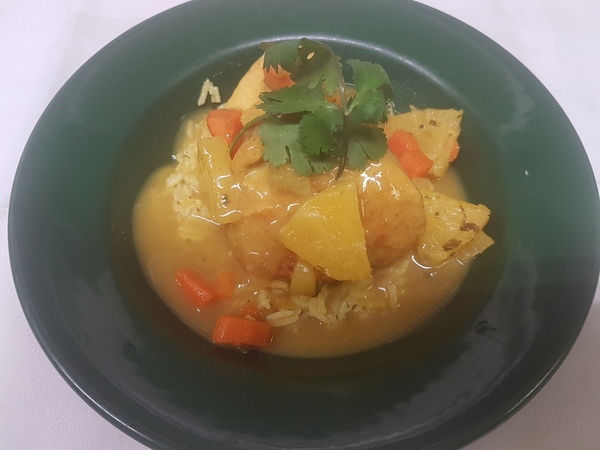 Chicken with thai cari and pineapple