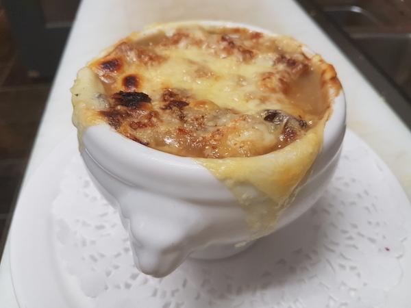 Soupe à l'oignon gratinée